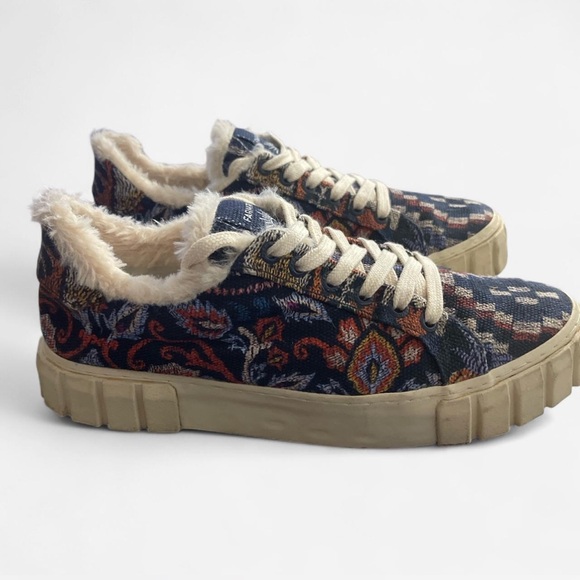 Sold - Picture 3 of 7